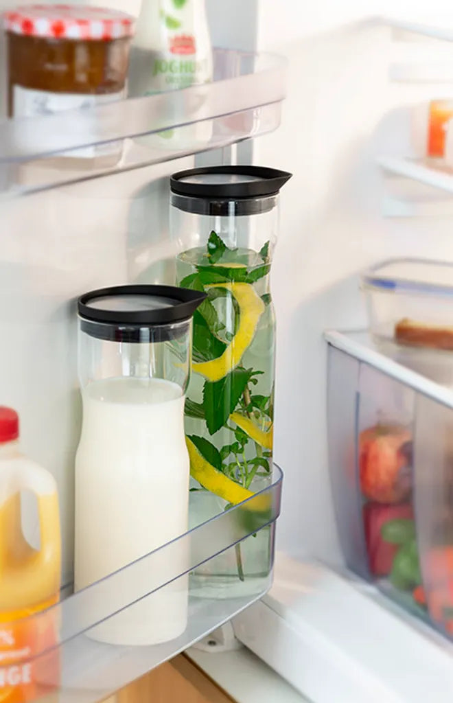  APS Glaskaraffe /// Ø 8 Cm, H: 25 Cm, 1 Liter /// Glas, 18/8 Edelstahl, Silikon /// Deckel Matt Poliert /// 10721