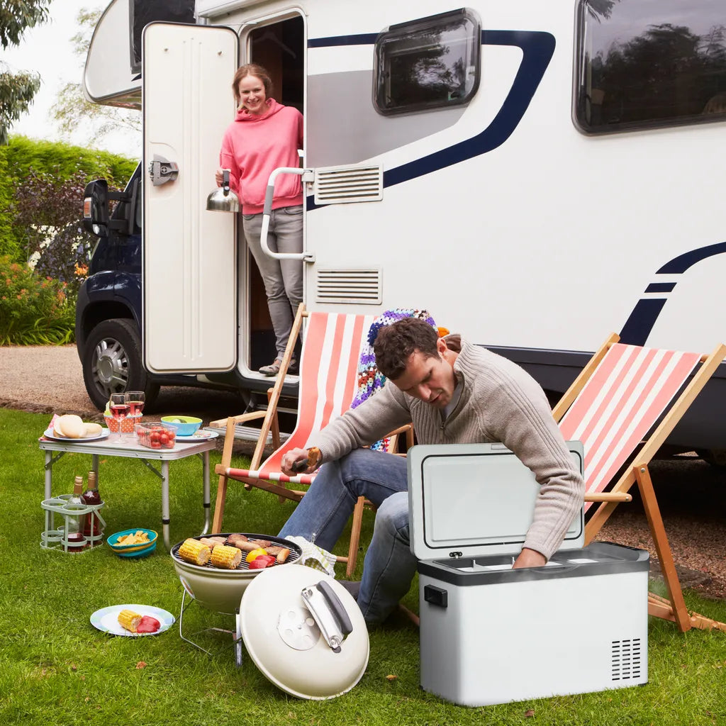  Outsunny Kühlbox Auto 30L Mit LCD-Anzeige Kompressor Autokühlschrank Elektrisch Boot Camper Reisen 12/24V DC Und 110-240V AC Weiß