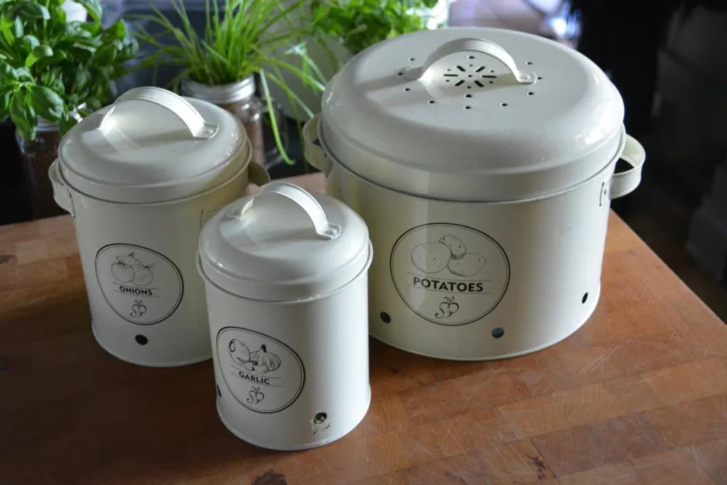 ESSCHERT DESIGN Rivanto Vorratsdosen 2er Set Kartoffeln Und Zwiebeln, Bestehend Aus Zwiebeldose Und Kartoffeldose, Aus Metall