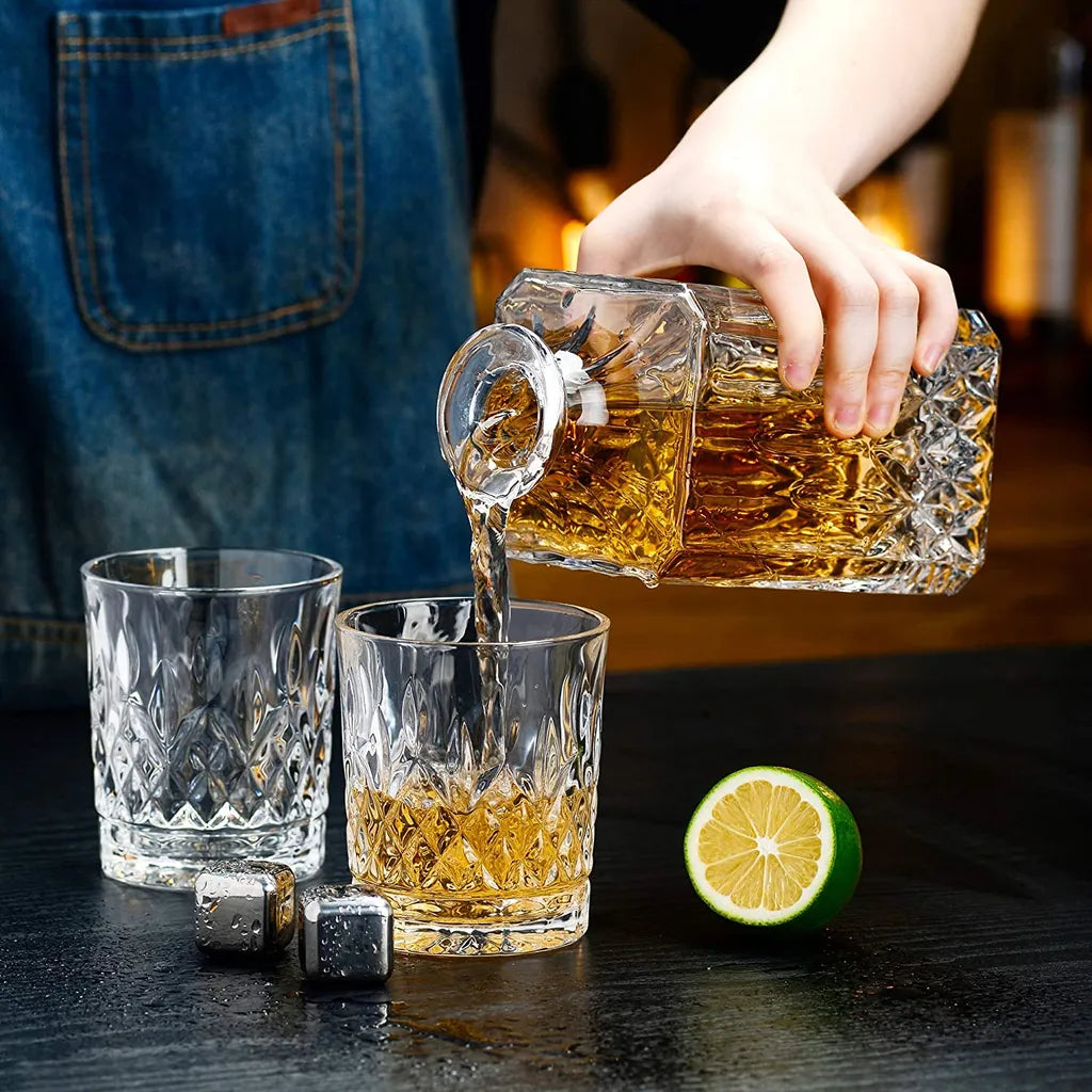  Amisglass Whiskey Karaffe Mit 2 Gläsern, Whiskey Set, 3-teilig, Whisky Dekanter 700ml Und Whisky Gläser 300ml 2 Stück, Kristallgläser & Longdrinkgläser