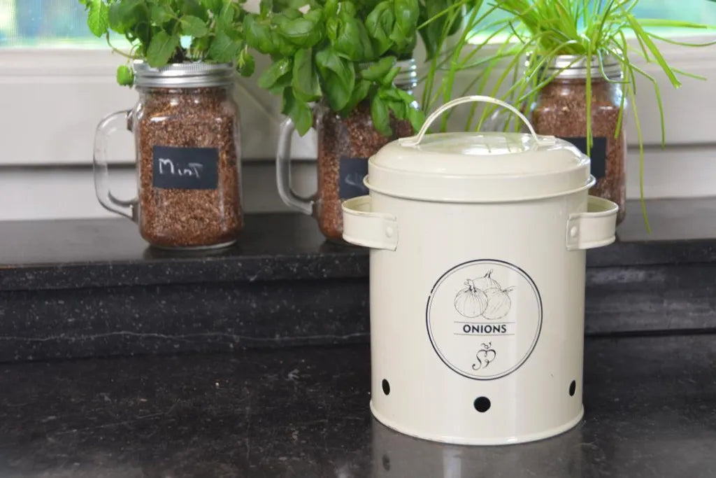 ESSCHERT DESIGN Rivanto Vorratsdosen 2er Set Kartoffeln Und Zwiebeln, Bestehend Aus Zwiebeldose Und Kartoffeldose, Aus Metall