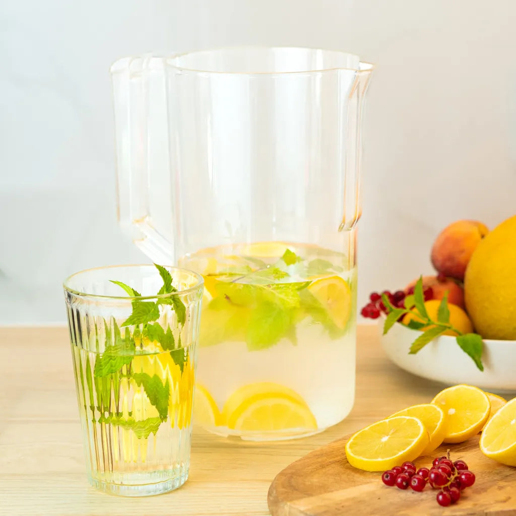  Wessper Basic Wasserfilterkanne 2.5 L, Wasserkaraffe Aus Hochwertigem Kunststoff | Geeignet Für Kalte Getränke Wasser, Saft, Tee, Limonade - Transparent